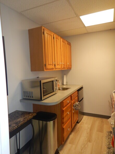 More Photos Of 254 N Broadway, Salem Storefront Retail Office For Sale