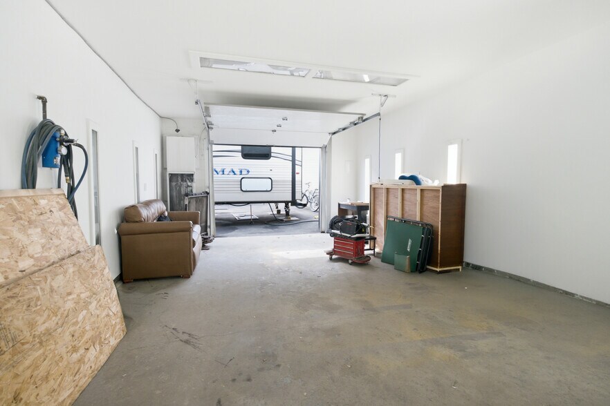 More Photos Of 1850 E Jericho Tpke, Huntington Auto Repair For Sale