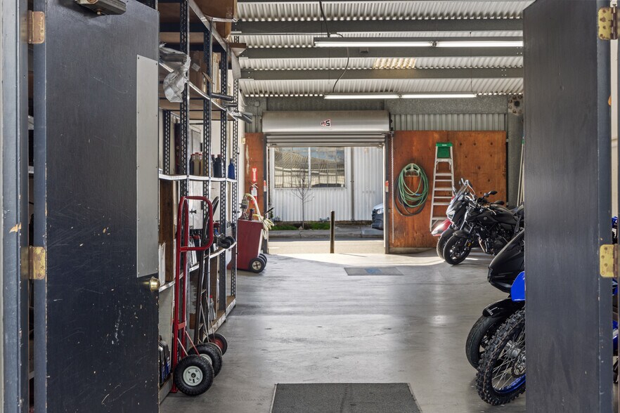 More Photos Of 735 Gilman St, Berkeley Showroom For Sale