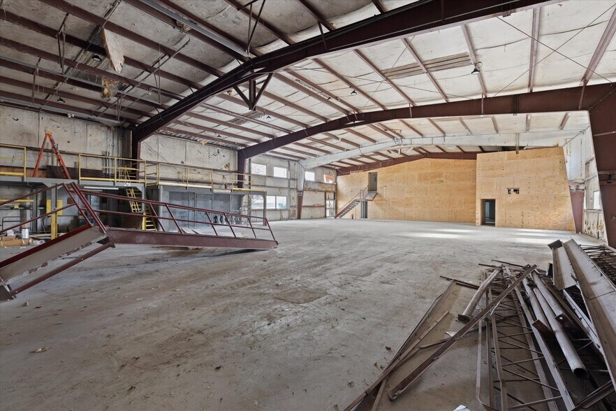 More Photos Of 4820 FM 2004 Rd, Hitchcock Warehouse For Sale