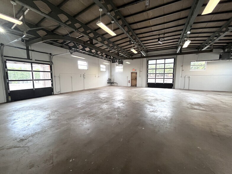 More Photos Of 4 Union Hill Rd, Conshohocken Warehouse For Lease