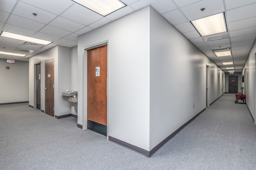 More Photos Of 5015 Woods Crossing Rd, Montgomery Office For Sale