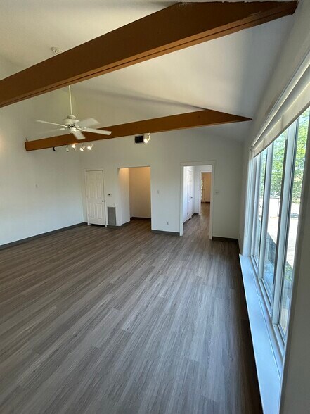 More Photos Of 4916 Kelvin Dr, Houston Coworking Space