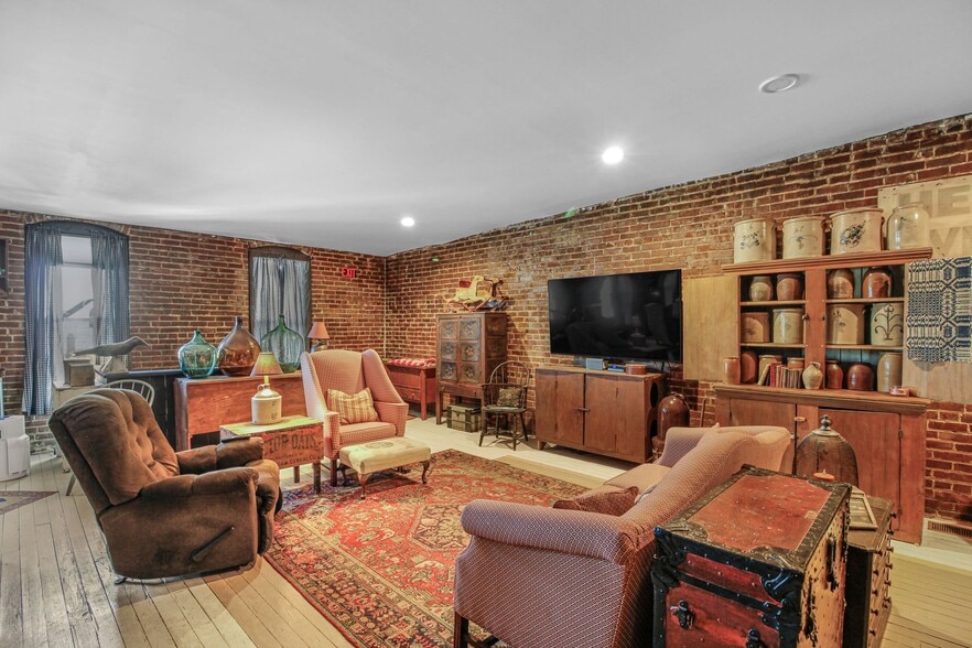 More Photos Of 123 Water St, Horse Cave Storefront Retail Residential For Sale