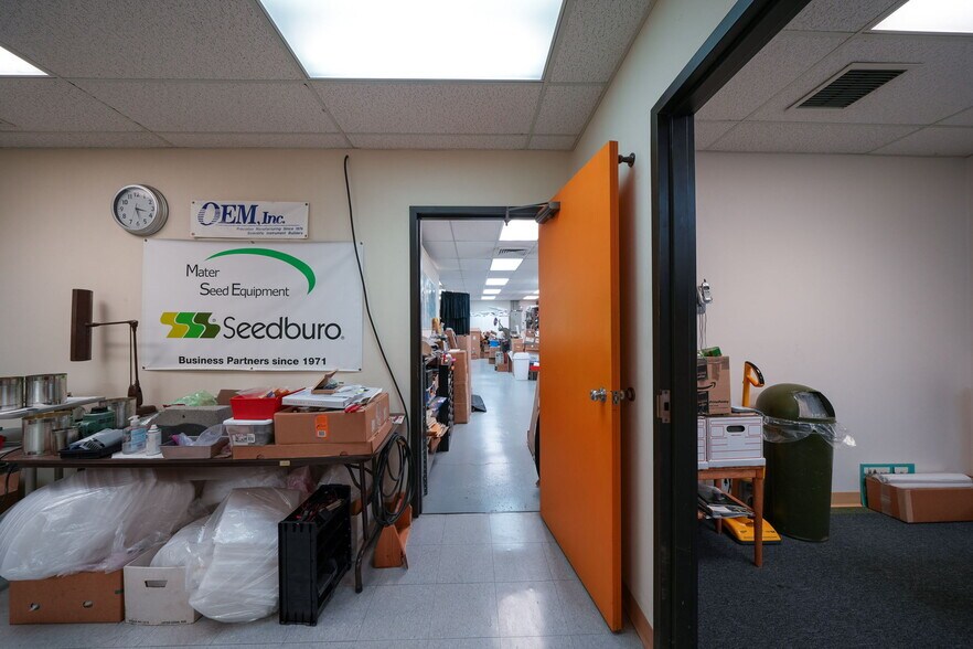 More Photos Of 1555-1557 SE Crystal Lake Dr, Corvallis Warehouse For Lease