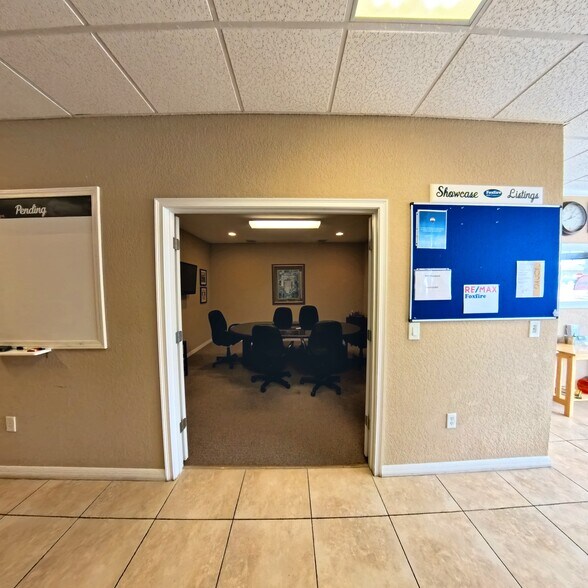 More Photos Of 126 N Us-27/441, Lady Lake Office For Lease