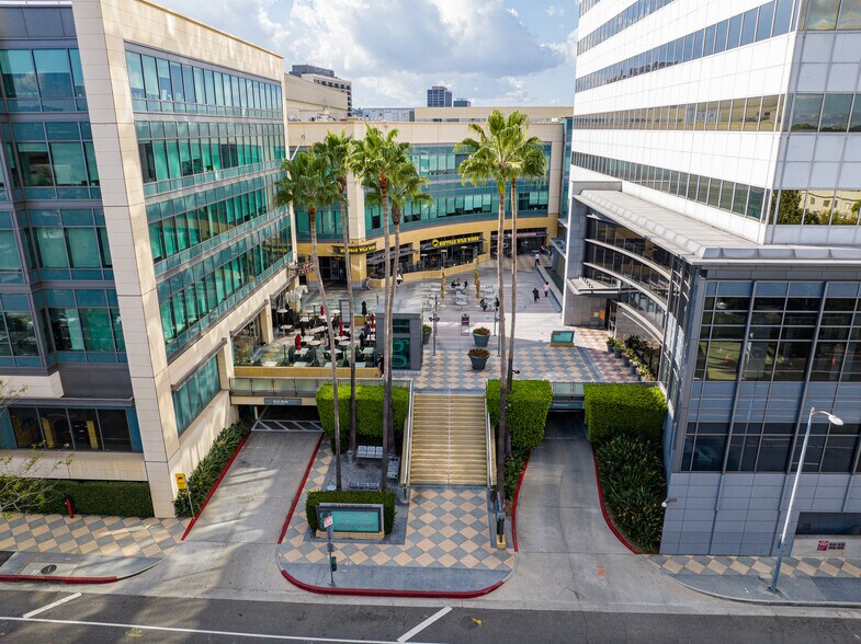 More Photos Of 15301 Ventura Blvd, Sherman Oaks Unknown For Lease