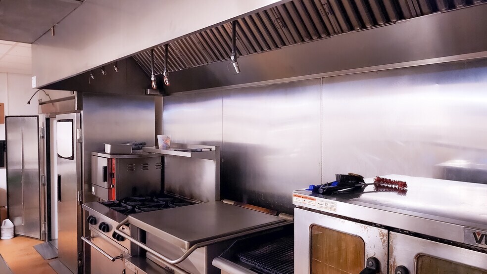 More Photos Of 66 Hawthorne Dr, Bedford Apartments For Lease