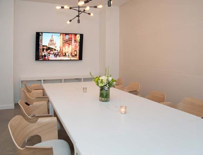 More Photos Of 2405 Bartlett St, Houston Loft Creative Space For Sale