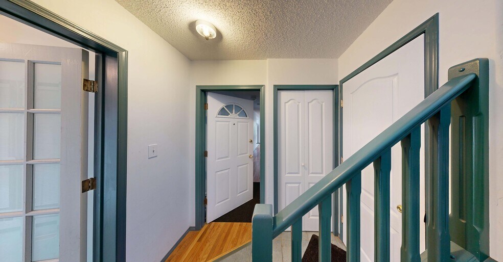 More Photos Of 10941 81 Av NW, Edmonton Dormitory For Sale