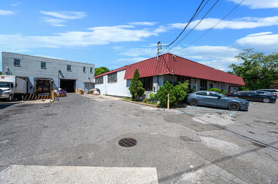 More Photos Of 1245 Marconi Blvd, Copiague Warehouse For Sale