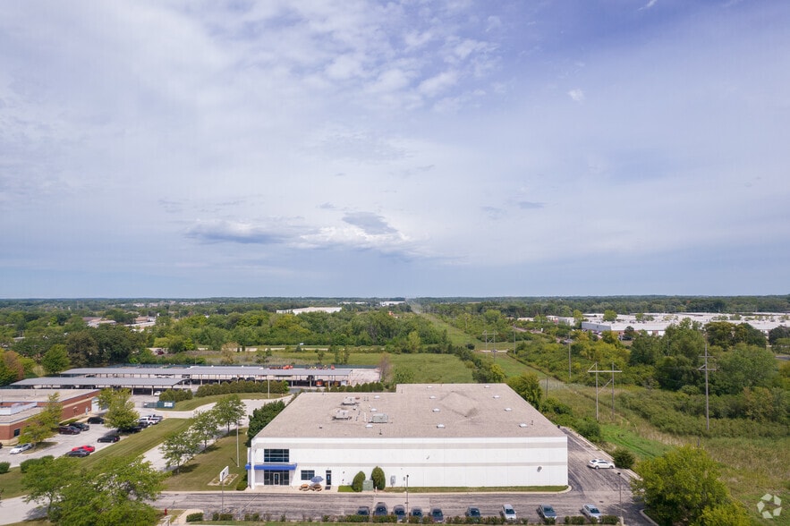 More Photos Of 3982 Ryan Rd, Gurnee Warehouse For Lease