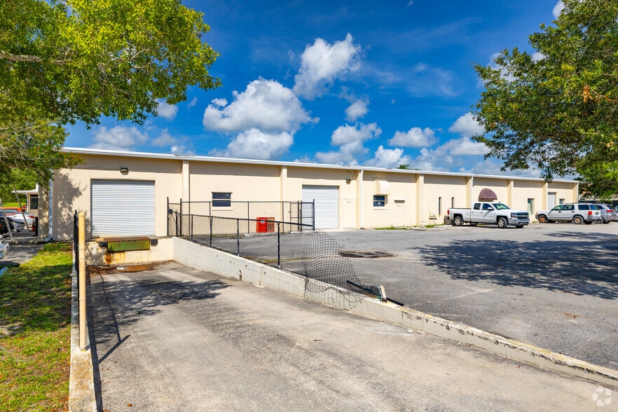 More Photos Of 1402-1472 Old Dixie Hwy, Vero Beach Storefront Retail Office For Lease