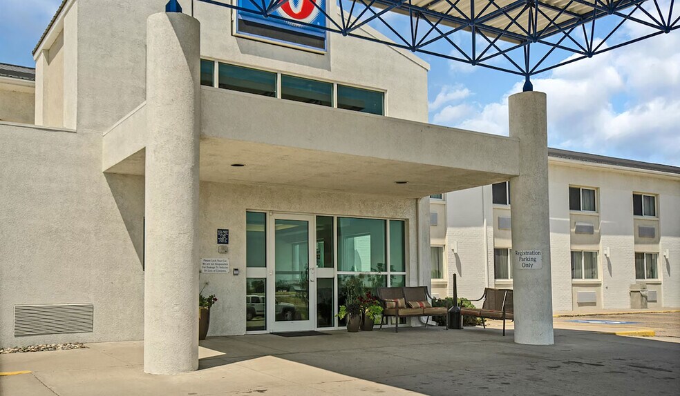 More Photos Of 111 Circle Rd, Big Springs Hotel For Sale