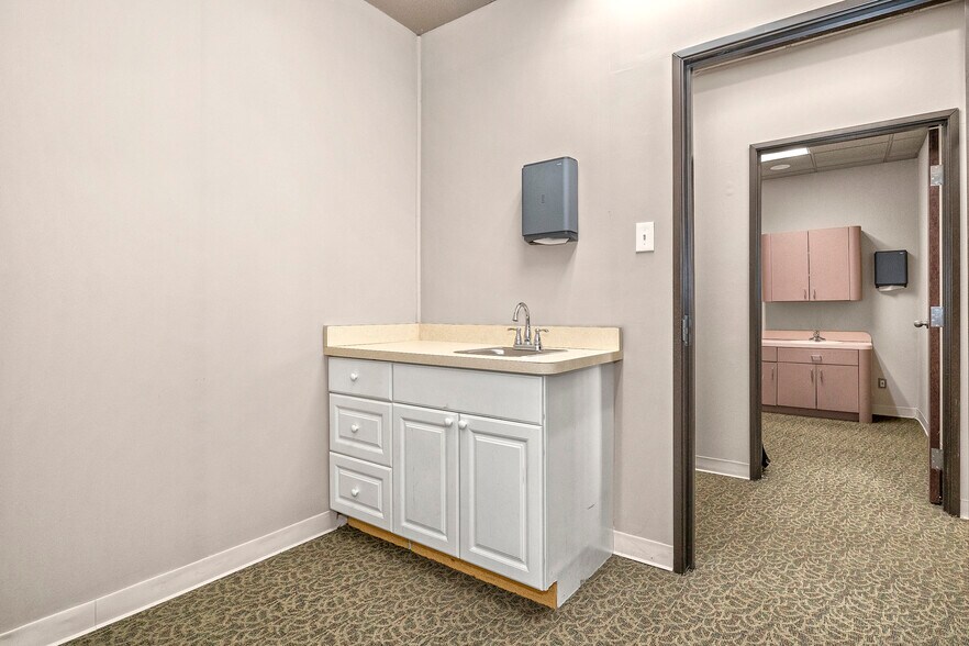 More Photos Of 5245 Schaefer Rd, Dearborn Medical For Sale