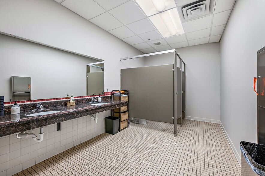 More Photos Of 1481 81st Ave NE, Spring Lake Park Office For Sale