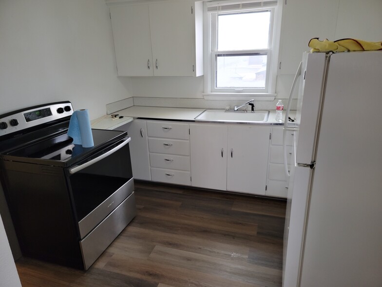 More Photos Of 450 Montana Ave, Lovell Storefront Retail Office For Sale