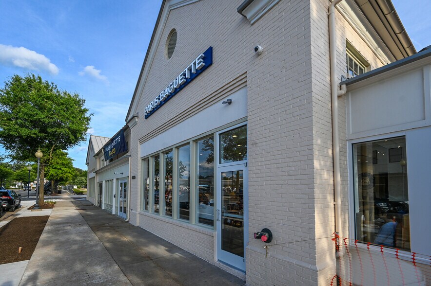 More Photos Of 21050 Southbank St, Sterling Unknown For Lease