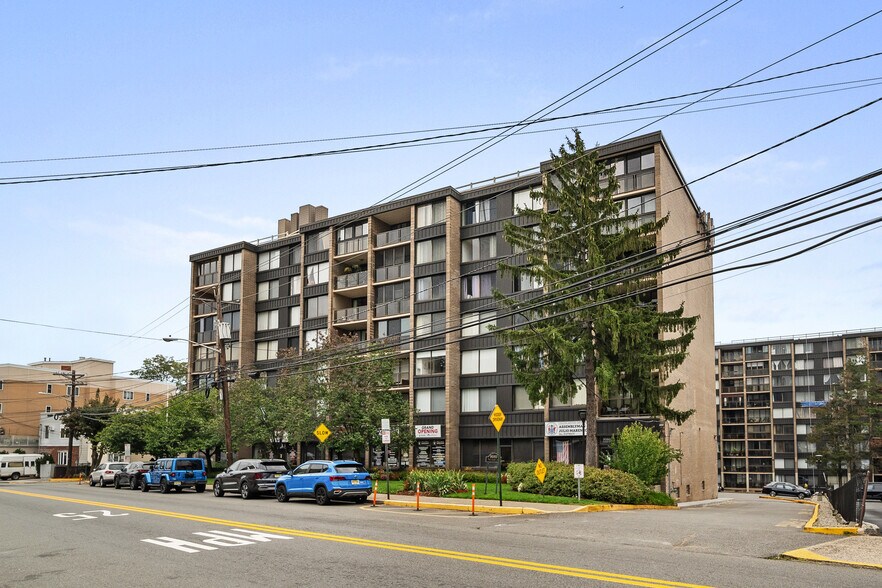 More Photos Of 9060 Palisade Ave, North Bergen Apartments For Lease