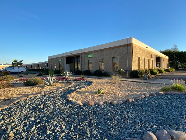 More Photos Of 409-493 Vernon Way, El Cajon Light Manufacturing For Lease