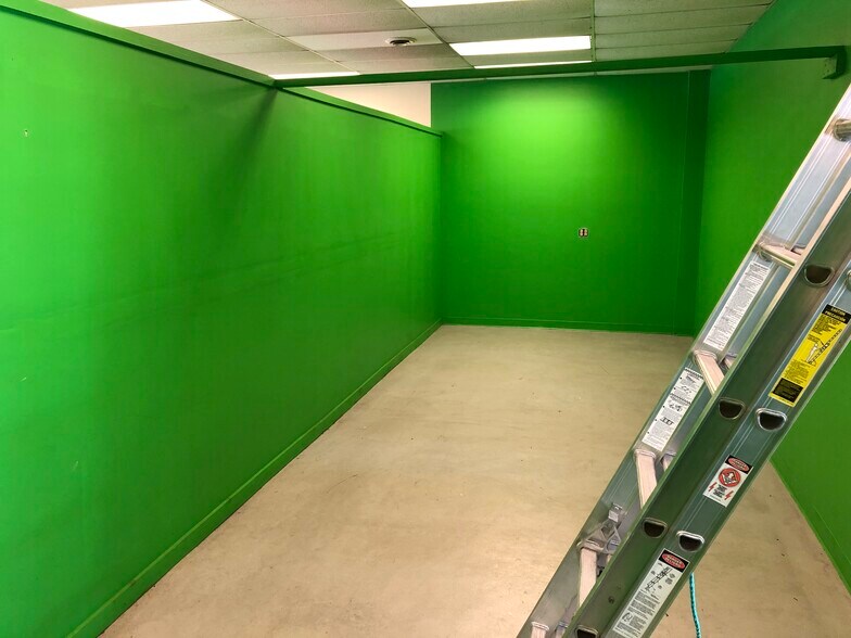 More Photos Of 2700-2704 E Erie Blvd, Syracuse Storefront For Lease