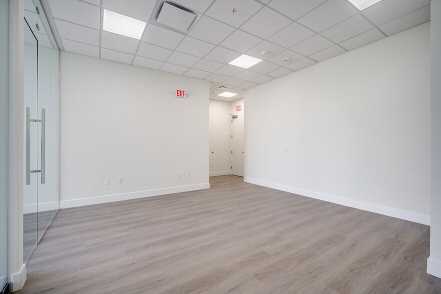 More Photos Of 21290 Biscayne Blvd, Aventura Office For Sale