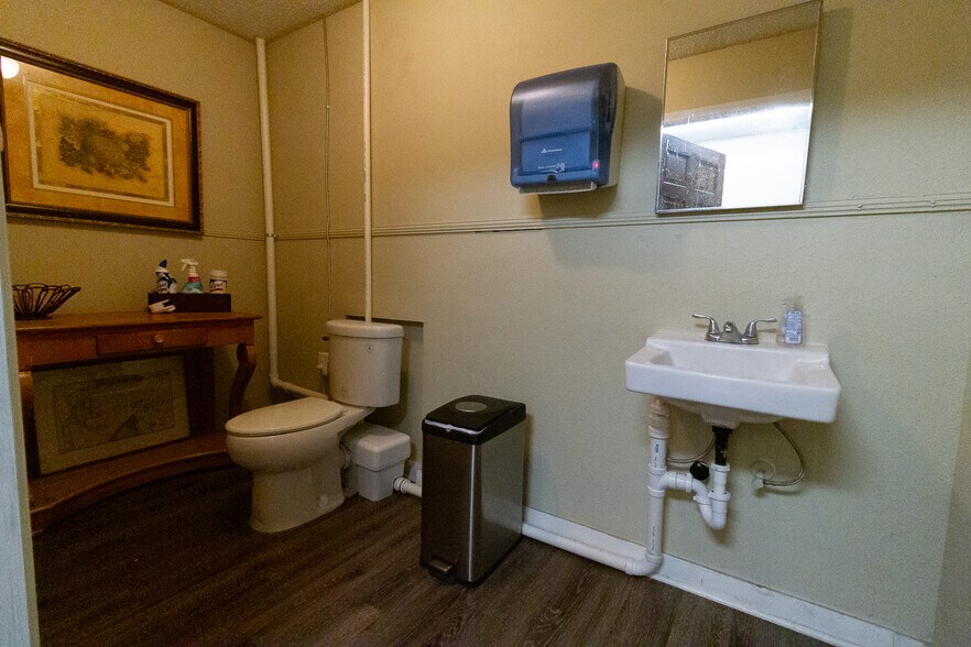 More Photos Of 512 Tift Ave S, Tifton Freestanding For Sale