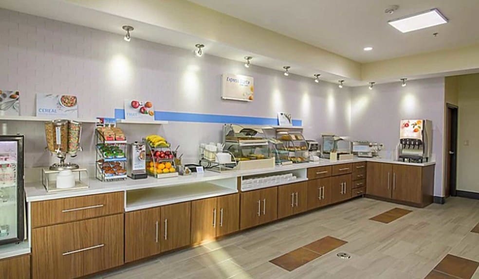 More Photos Of 220 N Expressway 77, Raymondville Hotel For Sale