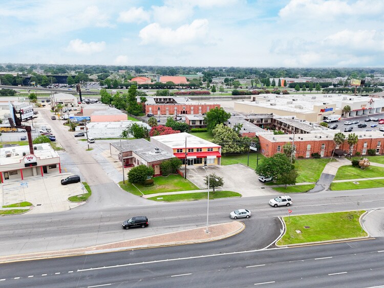 More Photos Of 6917-6921 Veterans Memorial Blvd, Metairie General Retail For Sale