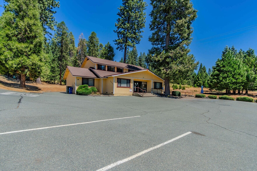 More Photos Of 26395 Buckhorn Ridge Rd, Pioneer Bank For Sale