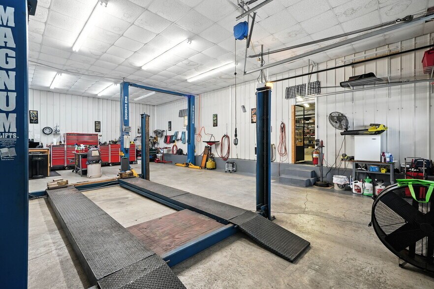 More Photos Of 84 Ledbetter Rd, Villa Rica Light Distribution For Sale