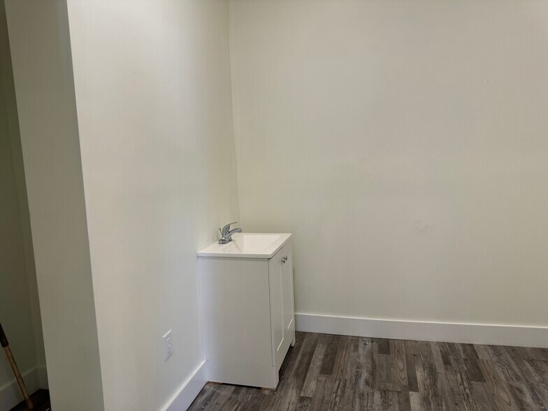 More Photos Of 530 West Side Ave, Jersey City Storefront Retail Residential For Lease