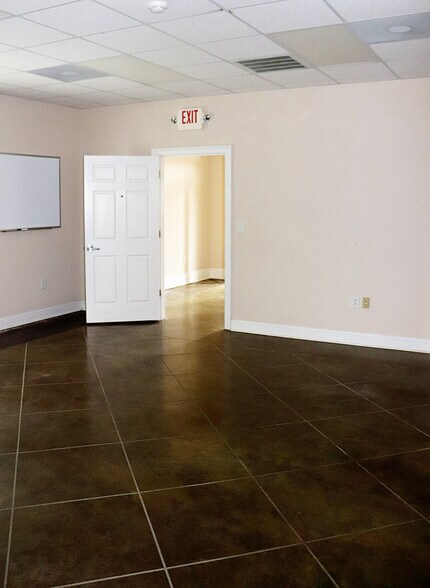 More Photos Of 2550 Northside Xing, Macon-Bibb Office For Lease