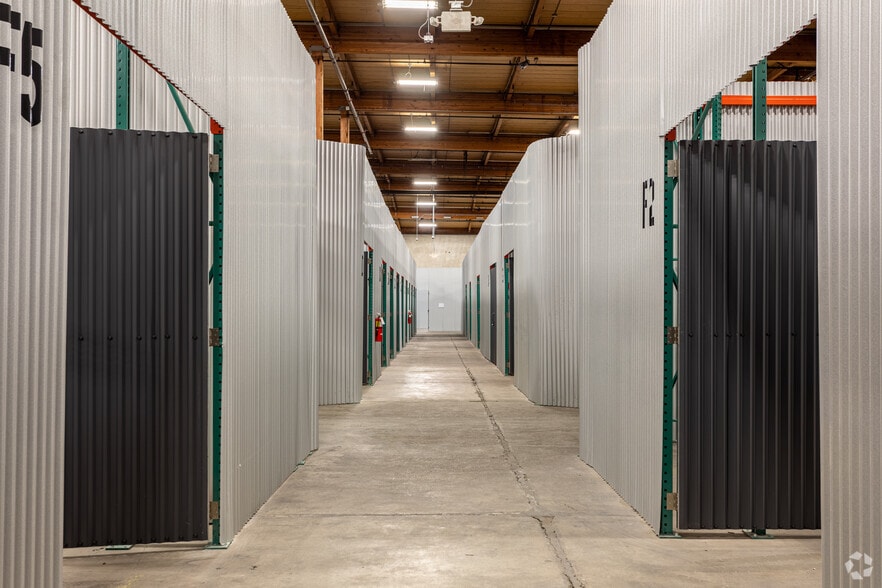 More Photos Of 2455 NW Nicolai St, Portland Warehouse For Lease