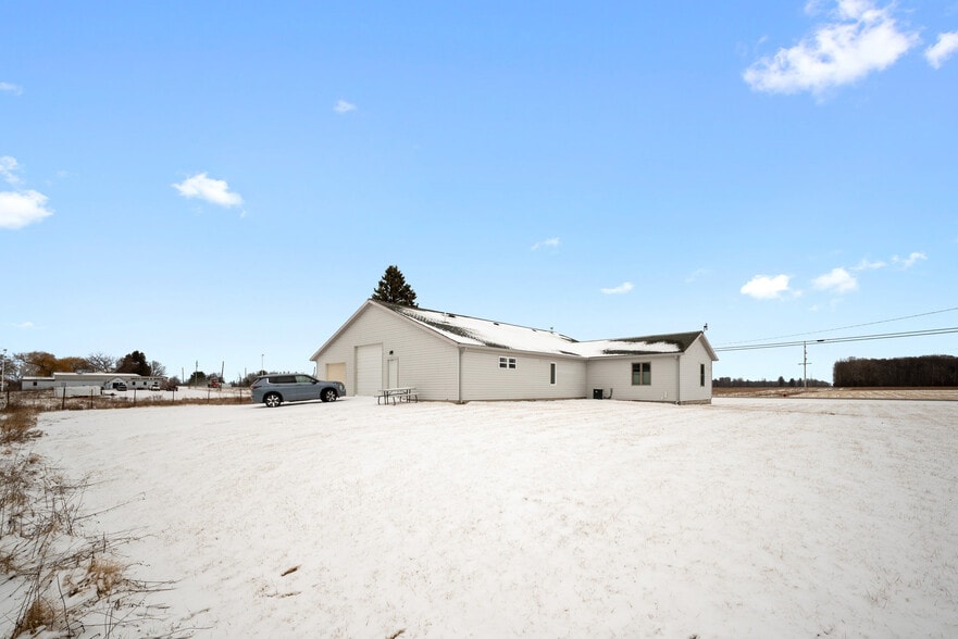 More Photos Of 6163 N Meridian Rd, Hope Flex For Sale