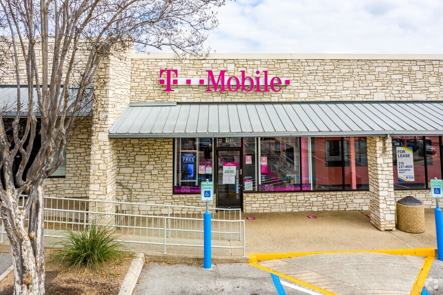 More Photos Of 2929-2951 Thousand Oaks Dr, San Antonio Storefront For Lease