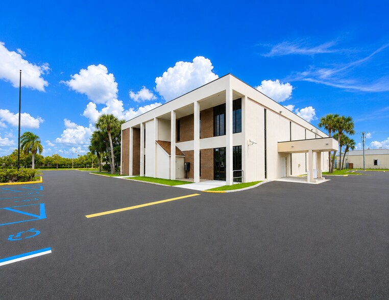 More Photos Of 851 SE Johnson Ave, Stuart Office For Sale