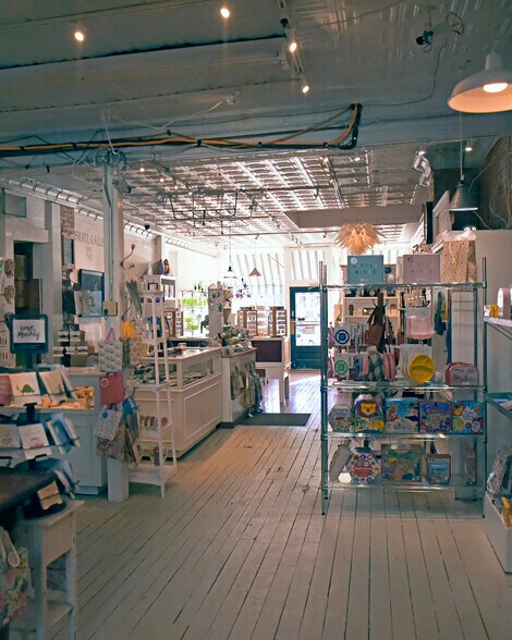 More Photos Of 140 Broadway E, Granville Storefront Retail Office For Sale