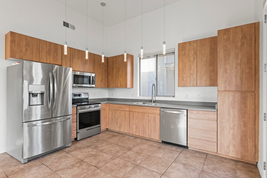 More Photos Of 610 E Roosevelt St, Phoenix Storefront Retail Residential For Sale