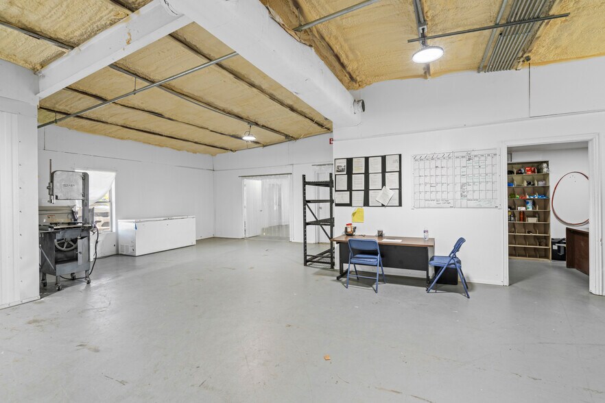 More Photos Of 9772 FM 1696 Rd, Bedias Storefront For Sale