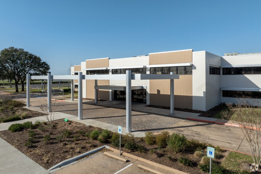 More Photos Of 2100 Regional Medical Dr, Wharton Healthcare For Lease