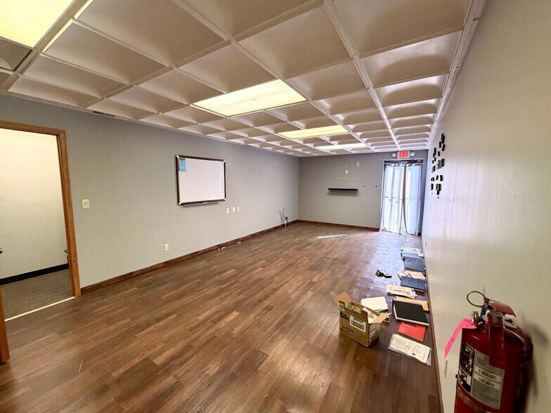 More Photos Of 4303 E 39th St, Kearney Warehouse For Sale
