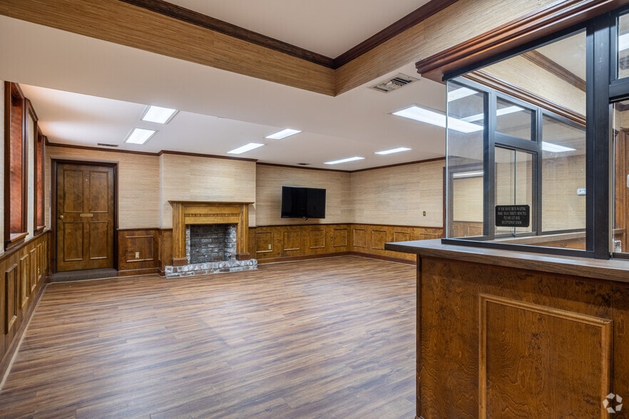 More Photos Of 120-124 W Liberty St, Savannah Office Residential For Sale