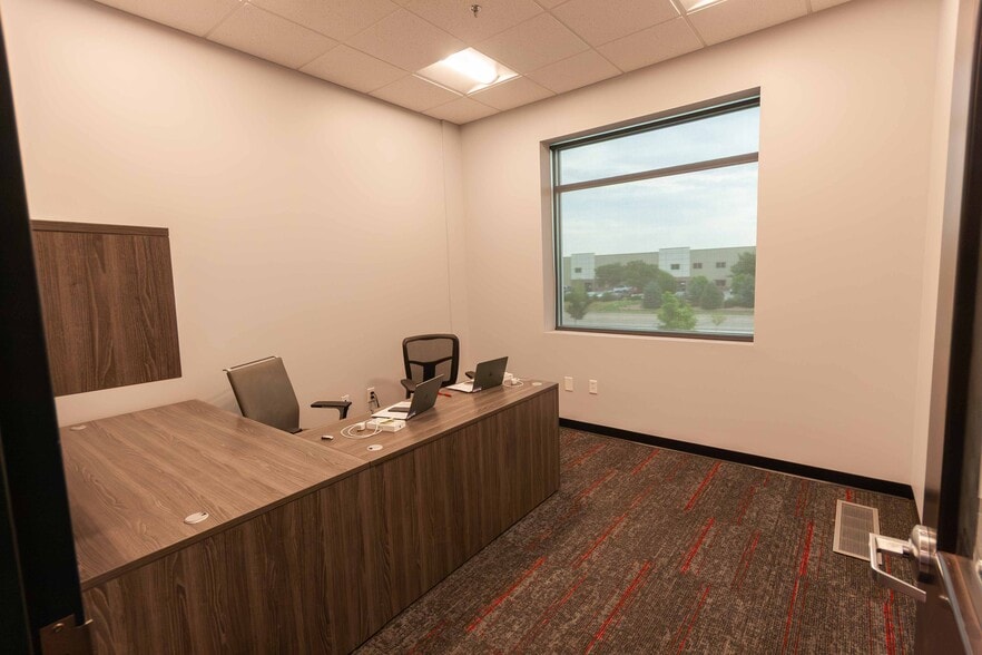 More Photos Of 7292 Greenridge Rd, Windsor Warehouse For Lease