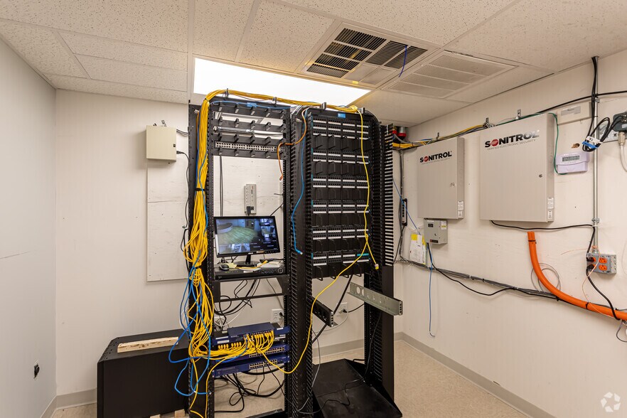 More Photos Of 936 Silas Deane Hwy, Wethersfield Office For Lease