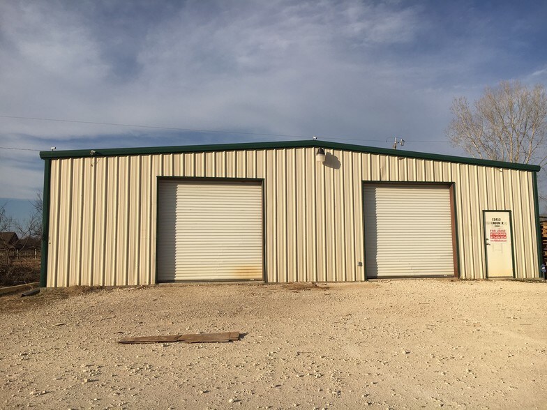 More Photos Of 12412 J Rendon Rd, Burleson Warehouse For Lease