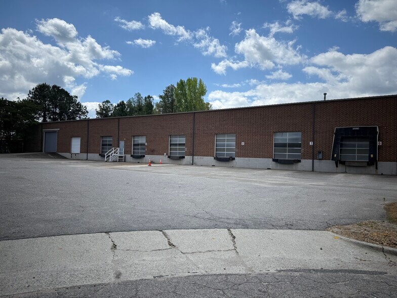 More Photos Of 2400 Alwin Ct, Raleigh Warehouse For Lease