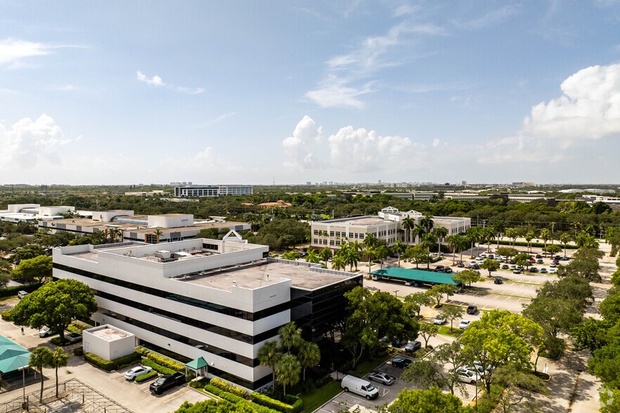 More Photos Of 999-1001 W Yamato Rd, Boca Raton Unknown For Lease