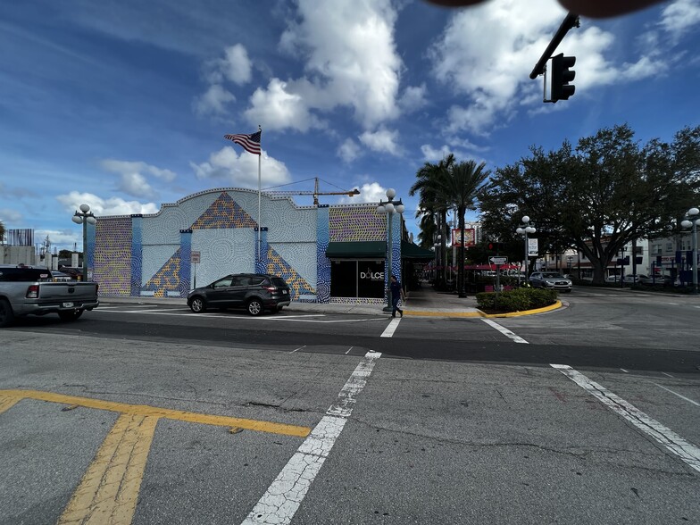 More Photos Of 2033-2051 Hollywood Blvd, Hollywood Freestanding For Sale