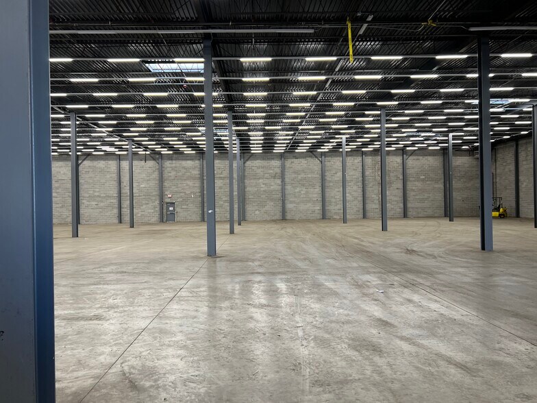 More Photos Of 120 Clyde Rd, Somerset Warehouse For Lease